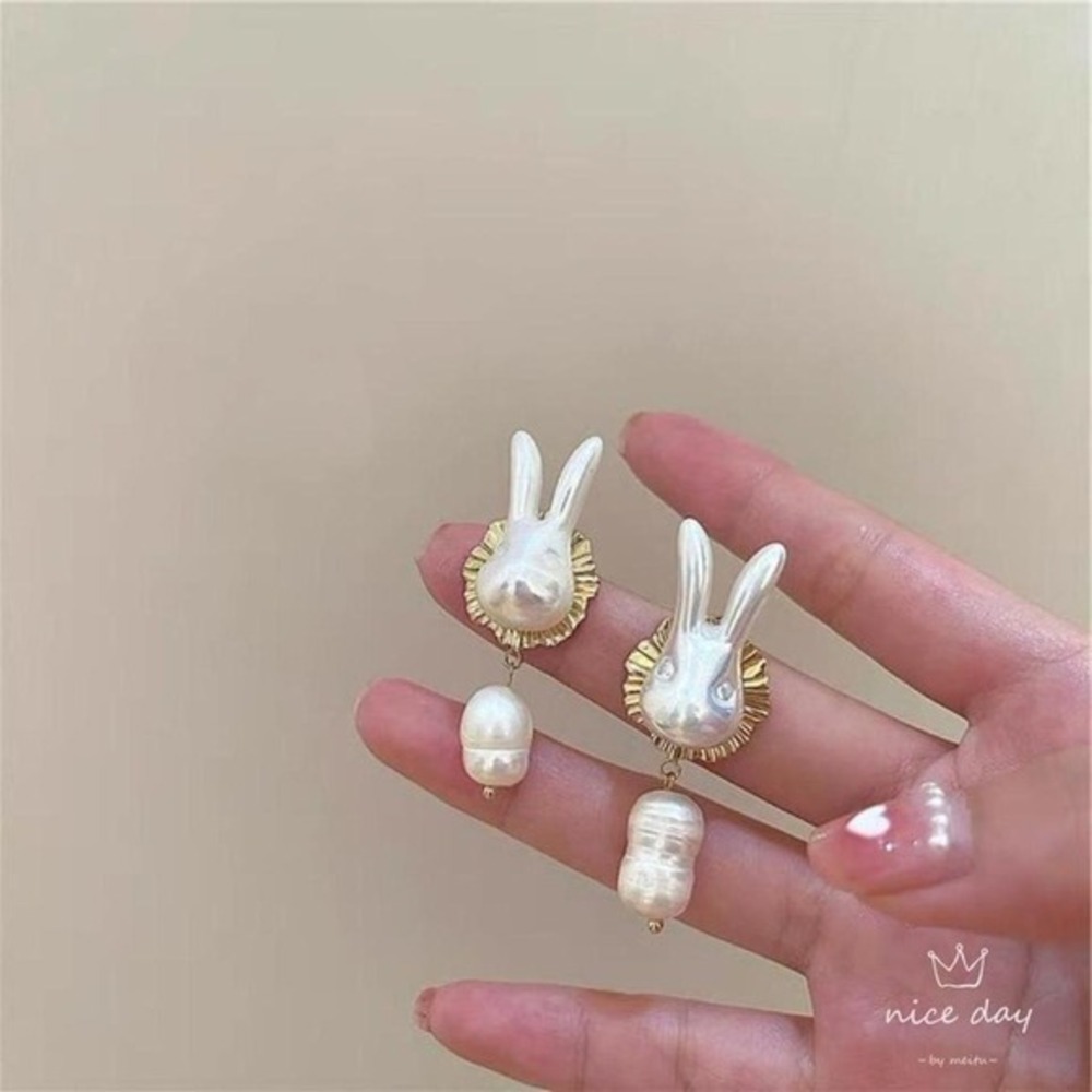 Baroque White cute Mr. Rabbit with pearls earrings drops new Easter newβ